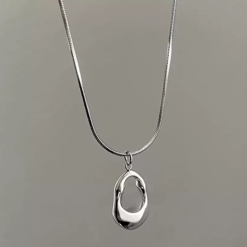 Damen Halskette mit modernem, geschwungenem Anhänger aus hochwertigem Edelstahl Shop Nory