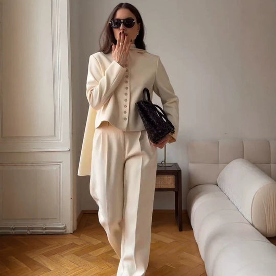 Damen Eleganter taillierter Kurzblazer mit Stehkragen und Zierknopfleiste Shop Nory