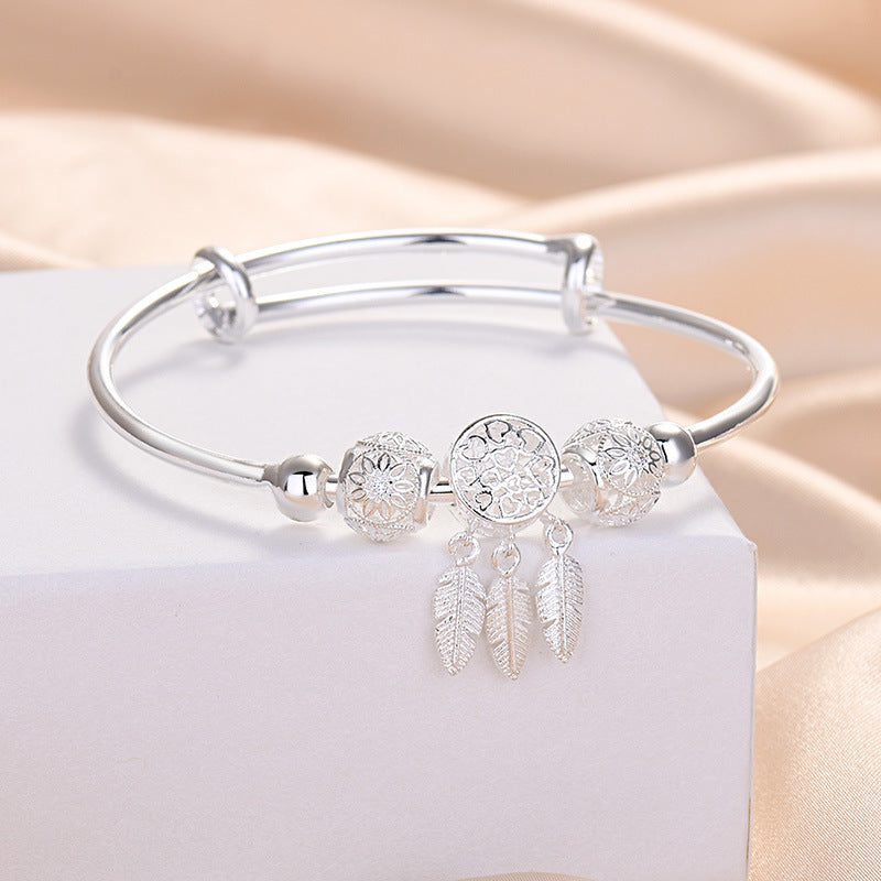 Damenarmband mit kunstvollen Perlen und zarten Federmotiven Shop Nory