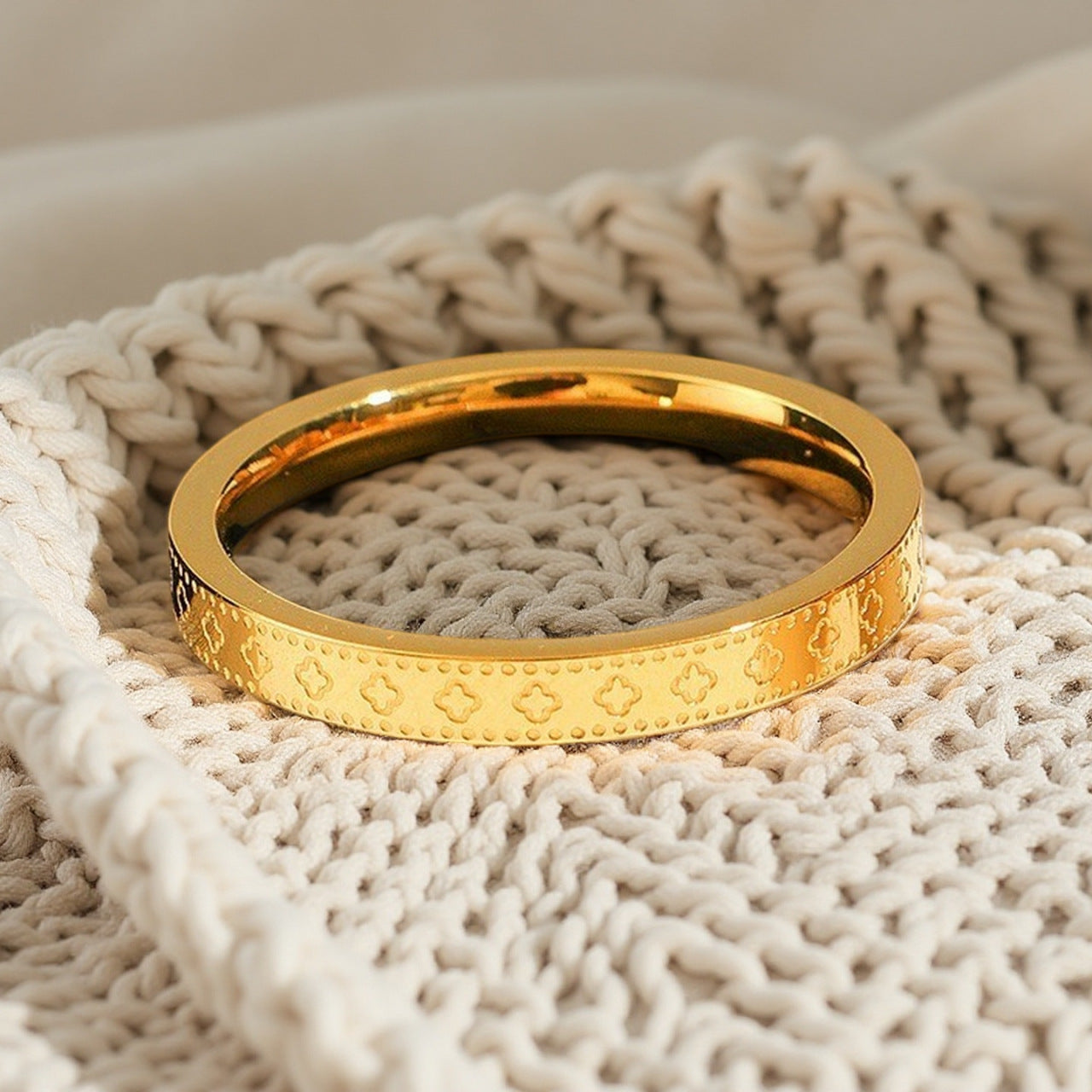 Damen Ring mit kunstvollem floralem Muster und polierter Oberfläche Shop Nory