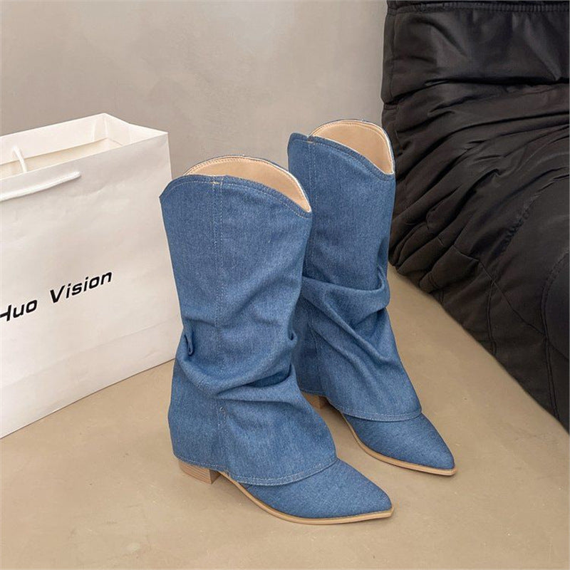 Damen Slouchy Cowboy‑Stiefel aus Denim mit spitzer Zehenform und niedrigem Blockabsatz Shop Nory