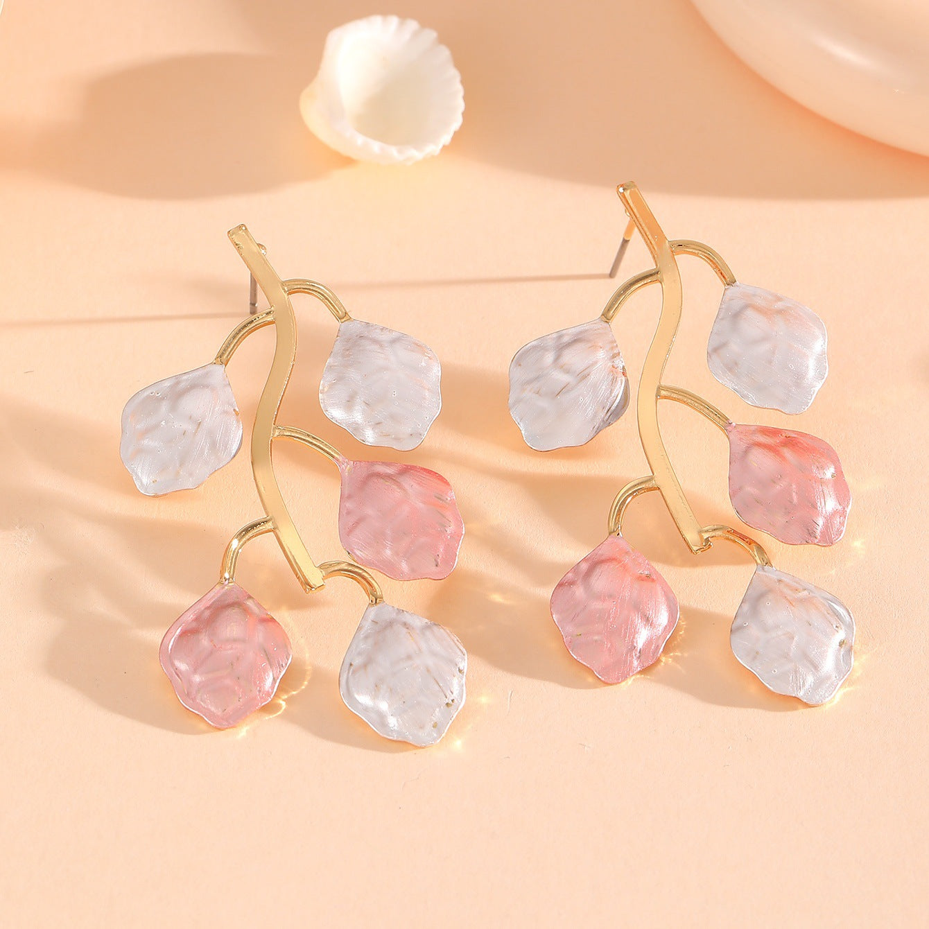 Damen Ohrringe mit floralen Blütenblättern und hochwertigem Finish Shop Nory