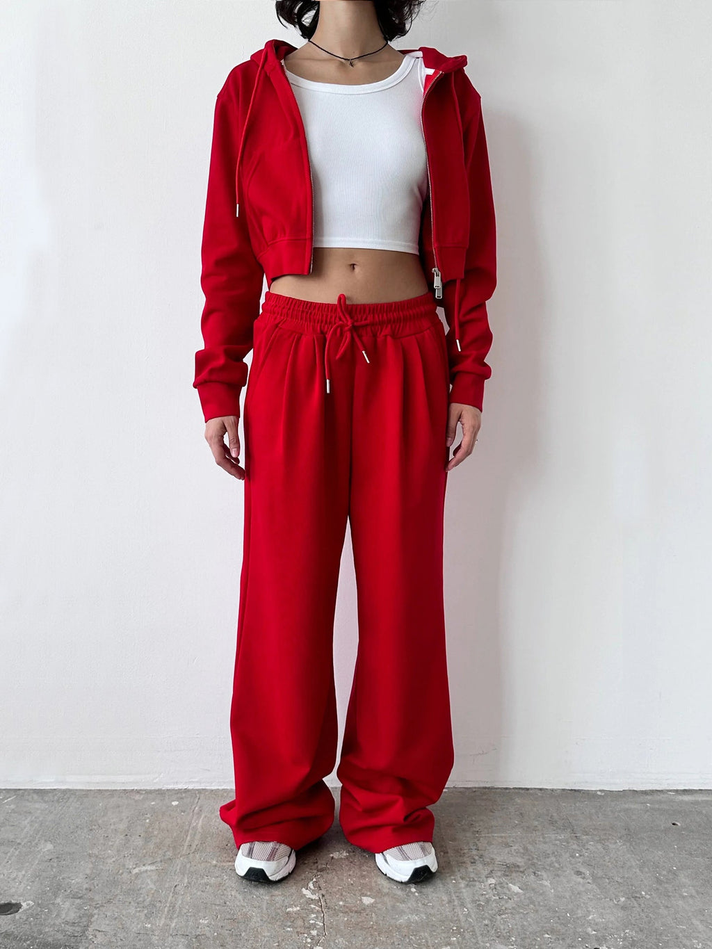 Damen Cropped Hoodie und entspannte Jogginghose Set