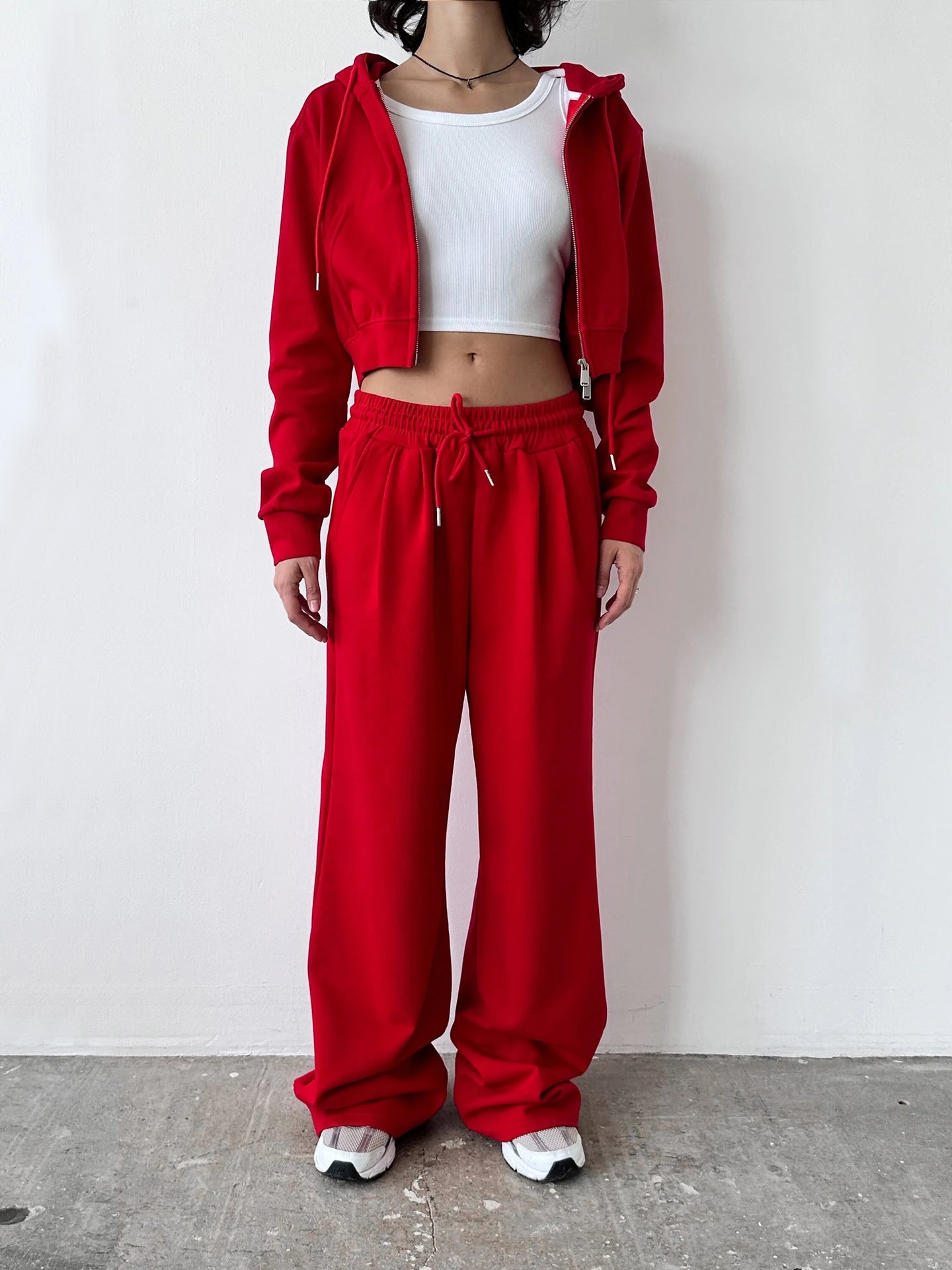Damen Cropped Hoodie und entspannte Jogginghose Set