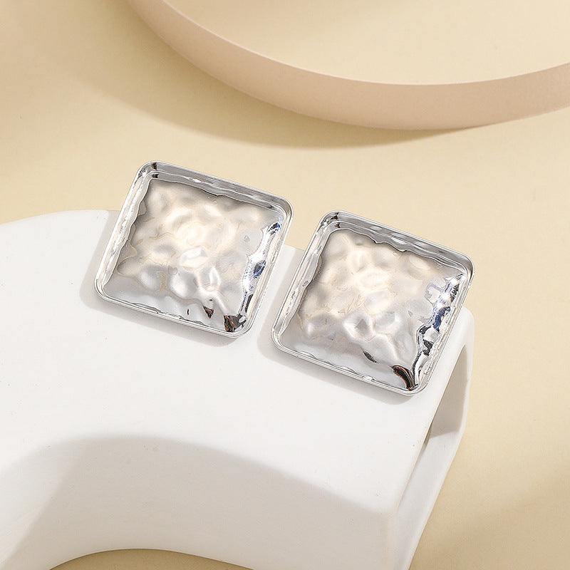 Damen Ohrringe mit modernem, quadratischem Goldfinish Shop Nory