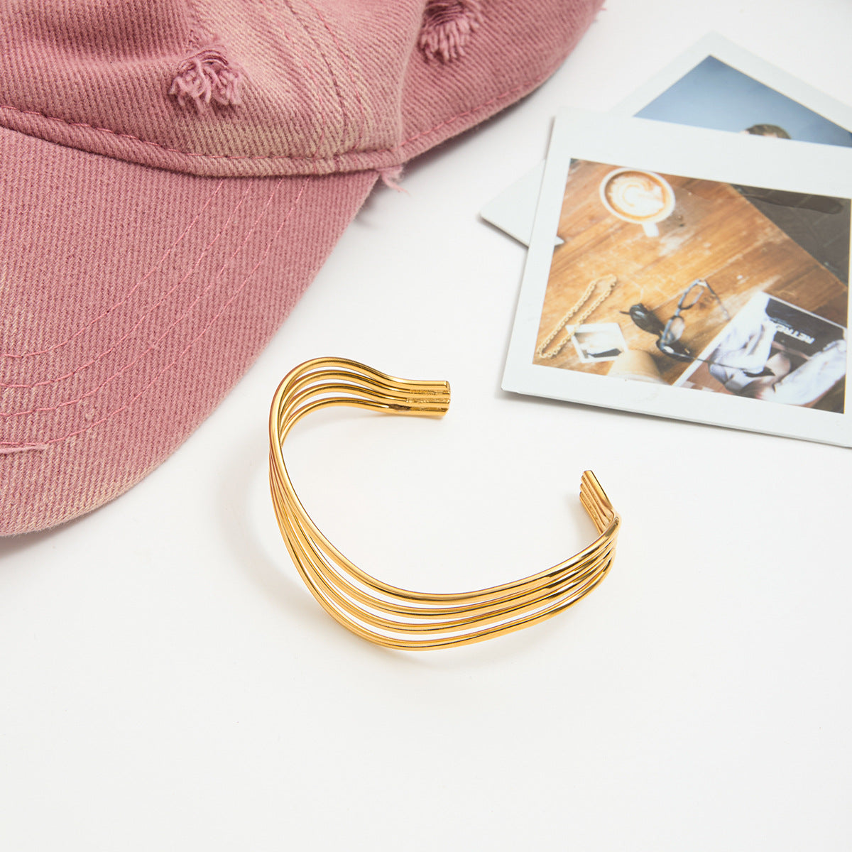 Damen Offenes Armreif mit eleganter Wellenstruktur aus hypoallergenem Edelstahl Shop Nory
