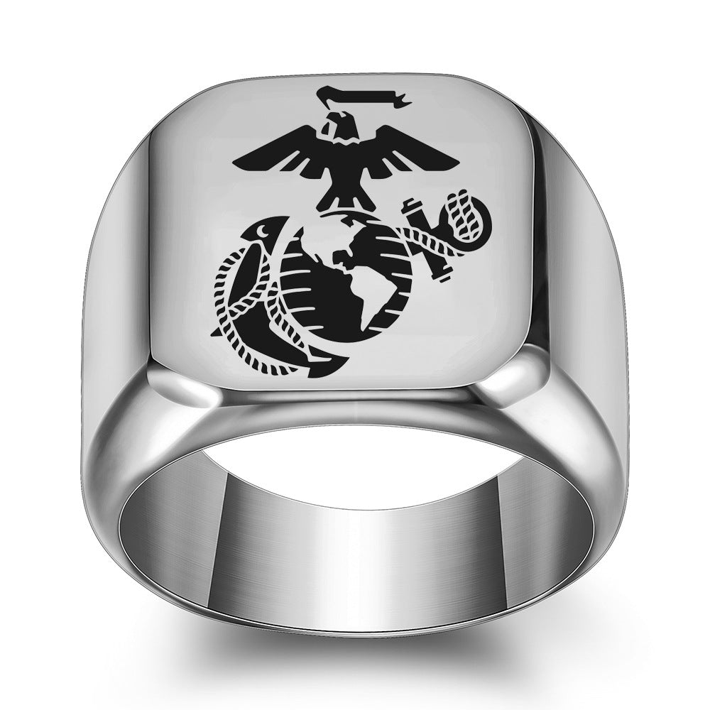 Herren Siegelring mit detailverliebtem Emblem Shop Nory