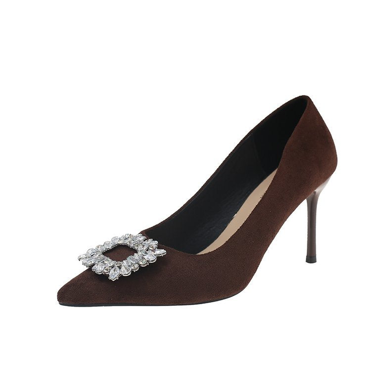 Damen elegante Pumps mit funkelndem Schmuckdetail