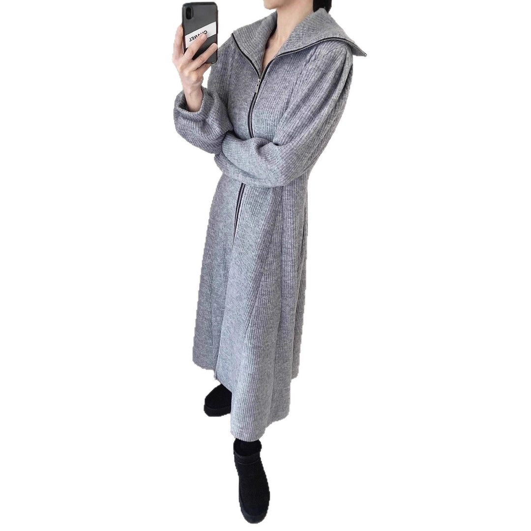 Damen Geripptes Strick-Midikleid mit Reißverschlusskragen und ausgestelltem Rock Shop Nory