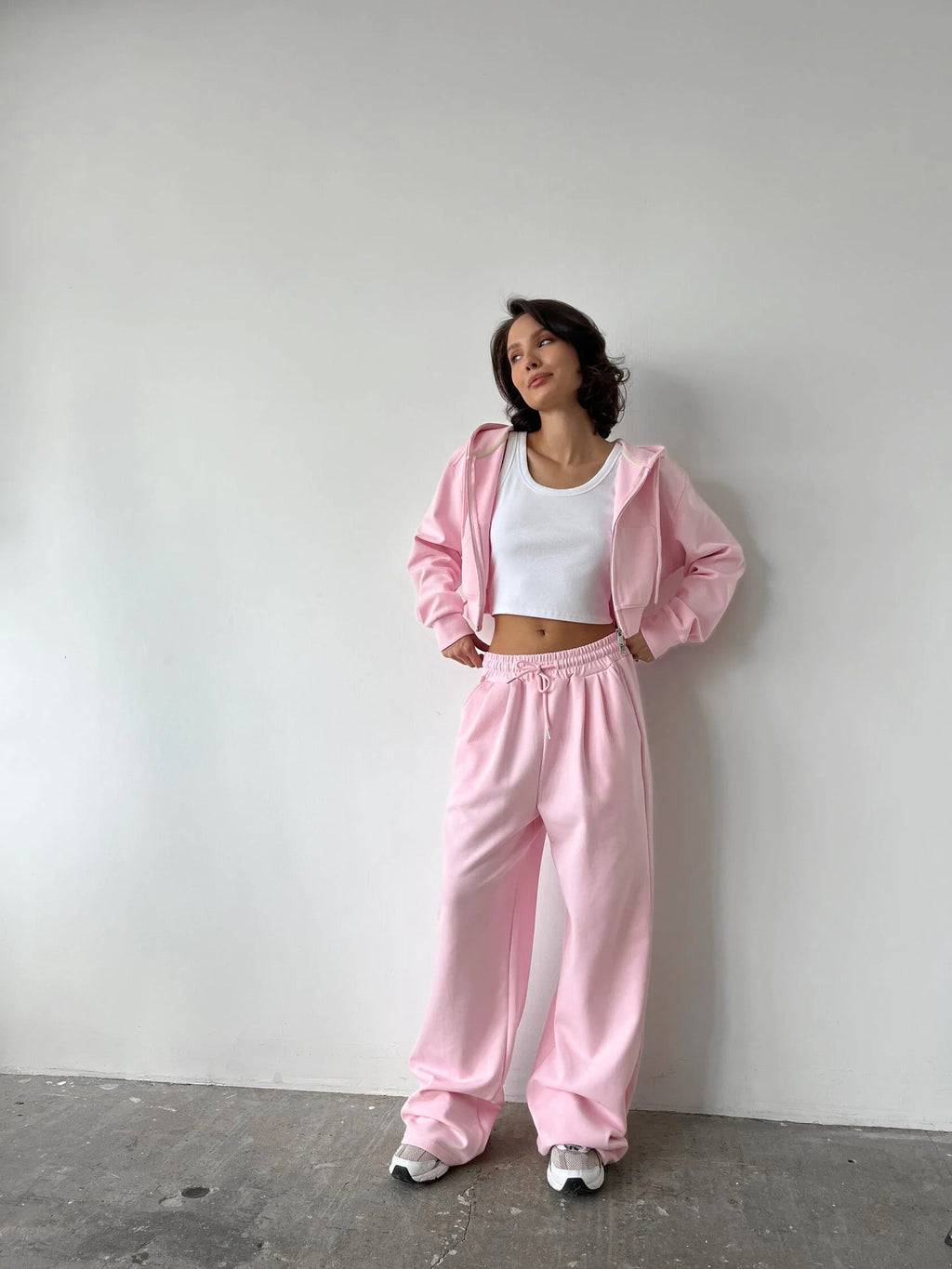 Damen Cropped Hoodie und entspannte Jogginghose Set