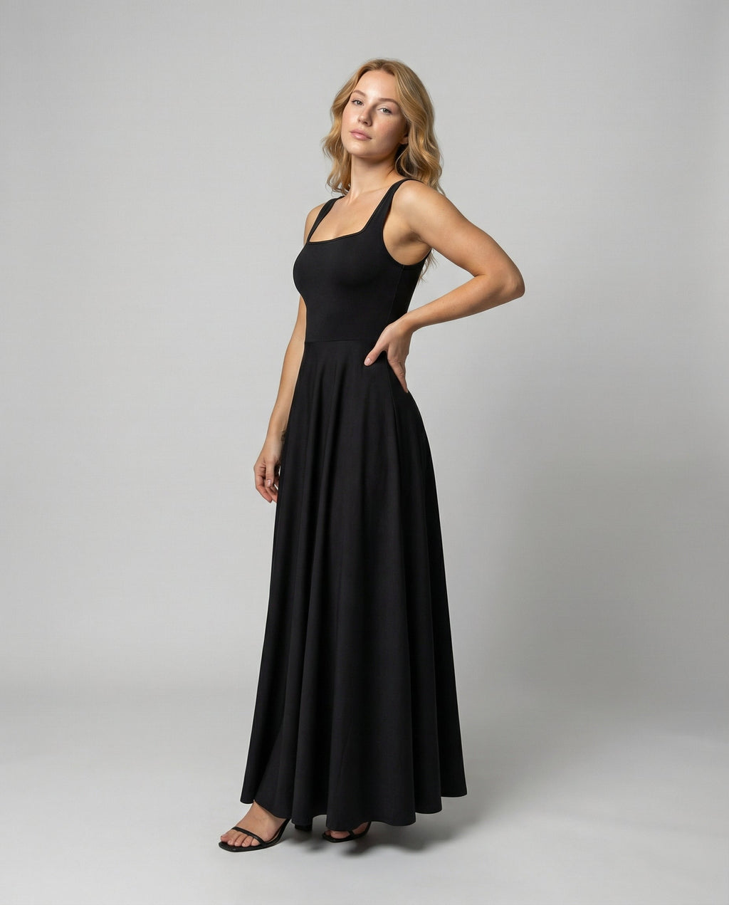 Elegantes Damen Maxikleid mit weichem Schnitt & quadratischem Ausschnitt