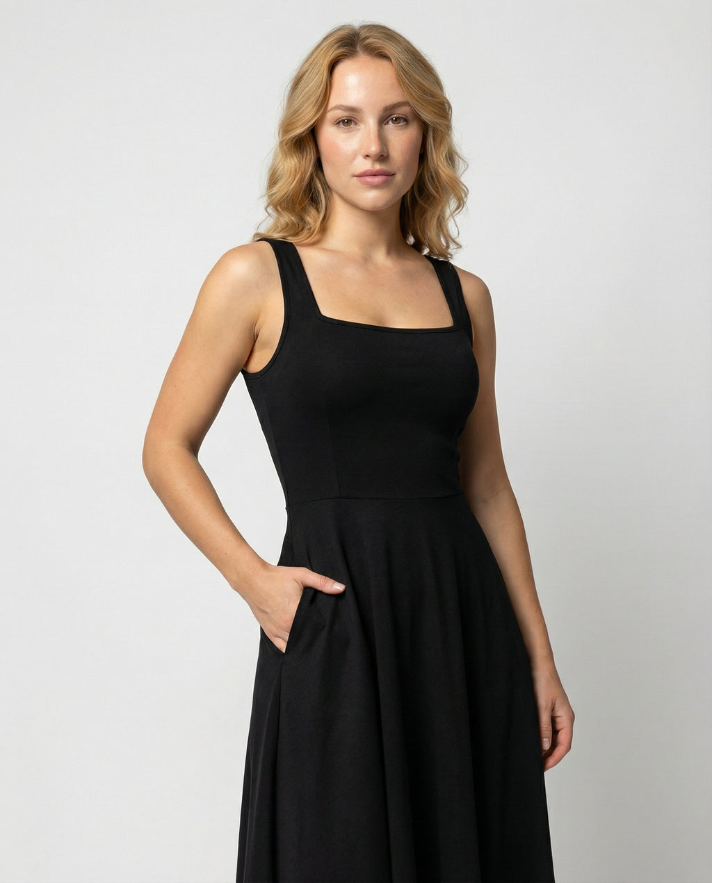Elegantes Damen Maxikleid mit weichem Schnitt & quadratischem Ausschnitt