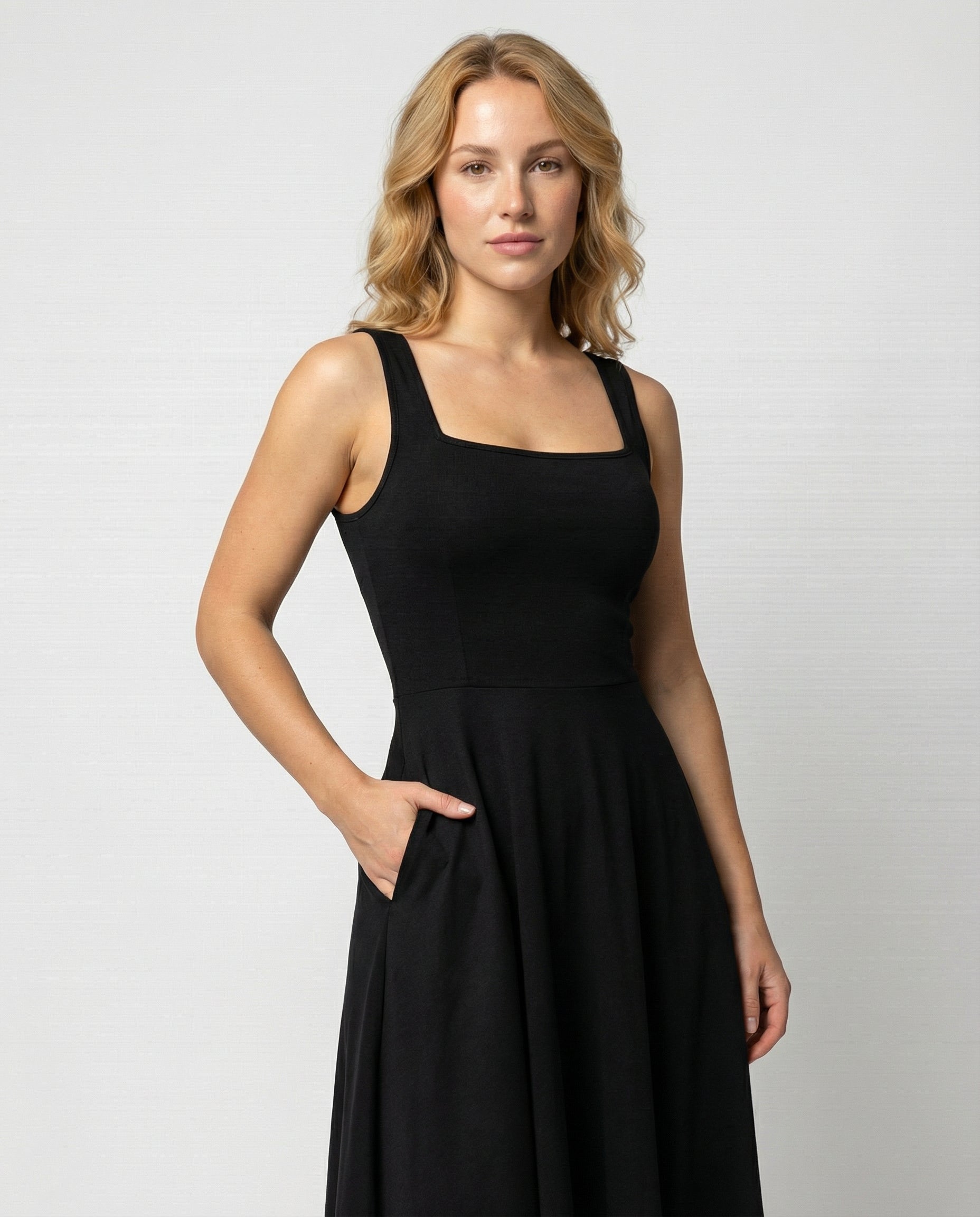 Elegantes Damen Maxikleid mit weichem Schnitt & quadratischem Ausschnitt