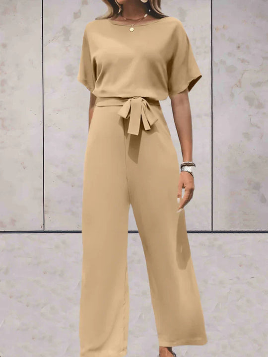 Einfarbiger Jumpsuit mit kurzen und weiten Ärmeln