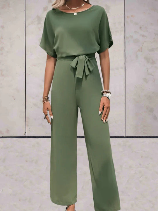 Einfarbiger Jumpsuit mit kurzen und weiten Ärmeln