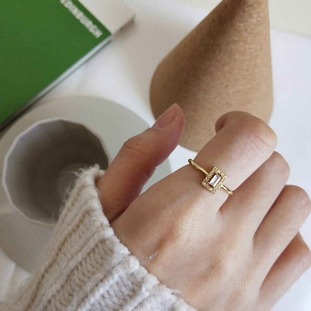 Pavé Zircon Indexfinger Ring | Shop Nory