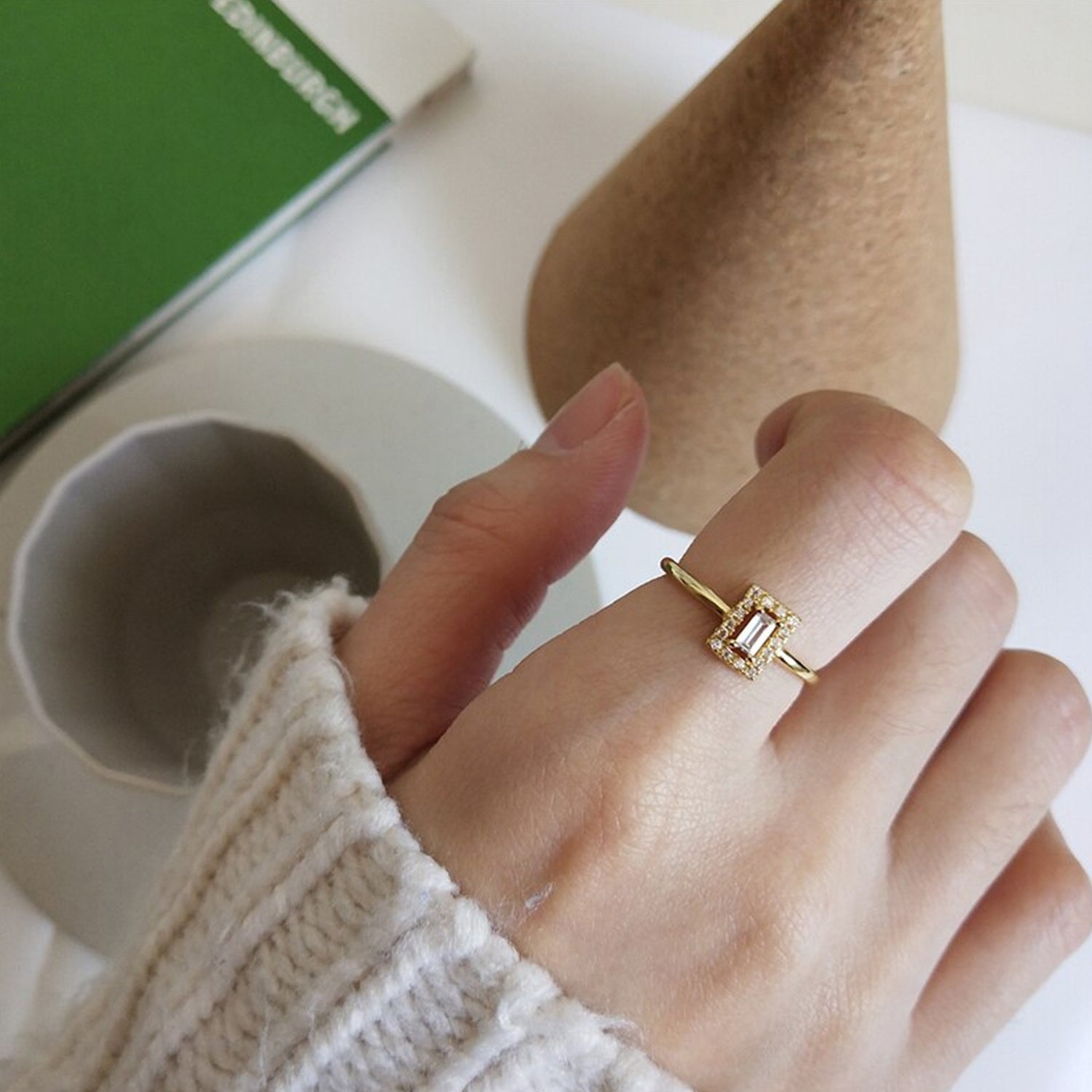Pavé Zircon Indexfinger Ring | Shop Nory