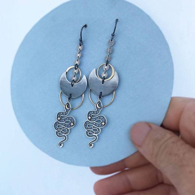 Spiralohr | Geometrisch unregelmäßige Schlangenohrringe | Shop Nory