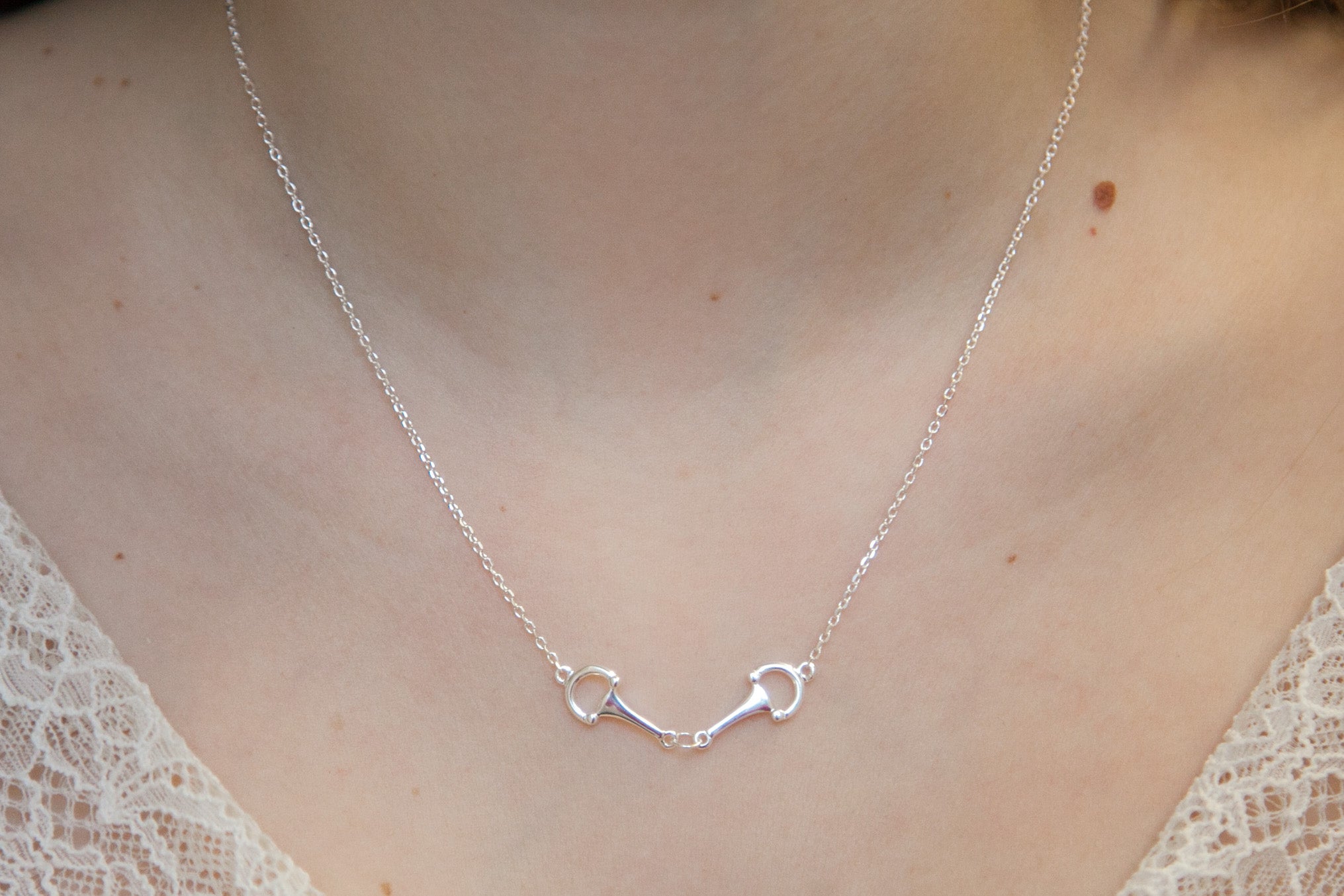 Pferdegebiss Anhänger-Halskette aus Silber | Eleganz für Reitsport-Liebhaber | Shop Nory