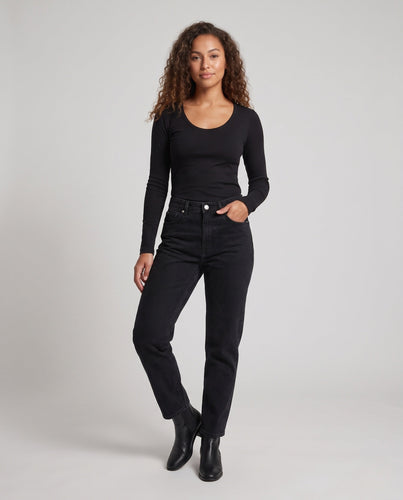 Damen Figurnahes Langarmshirt aus Baumwollmix mit U-Boot-Ausschnitt Shop Nory