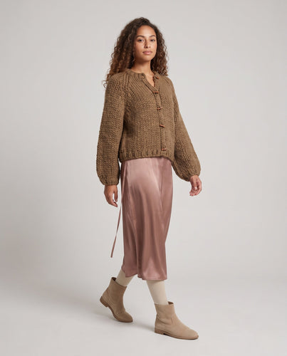 Damen Grobgestrickter kurzer Cardigan mit Knebelknöpfen und voluminösen Ballonärmeln Shop Nory