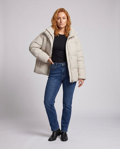 Damen Kurz-Pufferjacke mit hohem Stehkragen, asymmetrischem Reißverschluss und kastiger Oversize-Silhouette Shop Nory