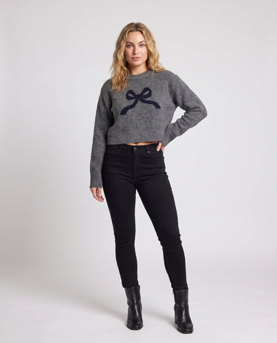 Damen Kurzgeschnitteter Feinstrickpullover mit Schleifenintarsie und geripptem Bündchen Shop Nory