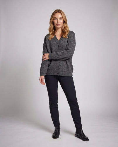 Damen Langer weicher Strickschal aus Wollmix mit voluminöser Falllinie Shop Nory