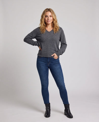 Damen Lässiger V‑Ausschnitt Wollmix‑Pullover mit Raglanärmeln und geripptem Saum Shop Nory