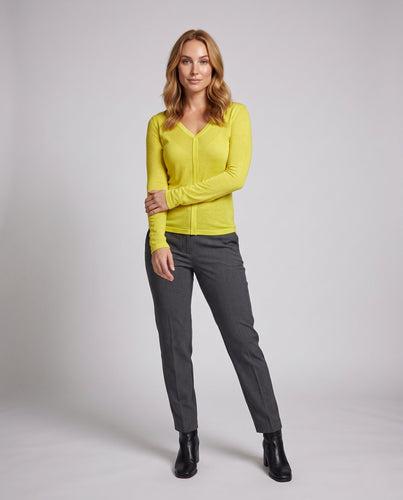 Damen Leichtes Feinstrick-Longsleeve mit tiefem V-Ausschnitt und figurbetonter Silhouette Shop Nory