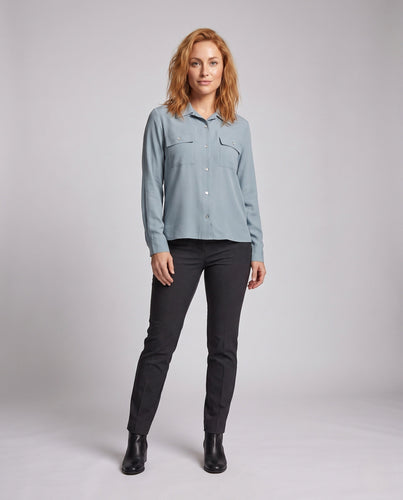 Damen Lockeres Seidenoptik-Hemdenbluse mit goldenen Schmuckknöpfen und Pattentaschen Shop Nory