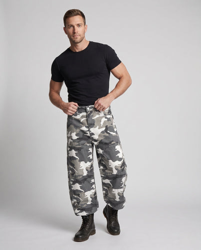 Herren Weite Utility-Cargo-Hose im Palazzoschnitt mit Camouflage-Print und Kniepaneelen Shop Nory