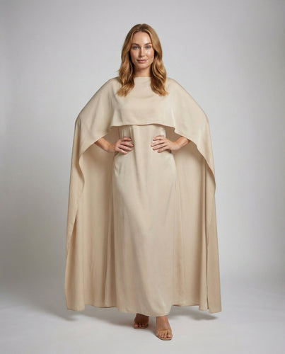 Damen fließendes Schiffchen-Cape-Maxikleid