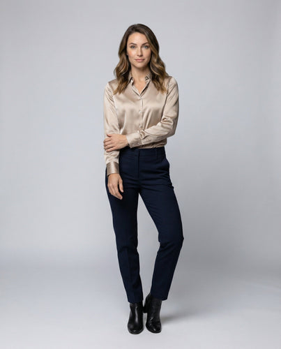 Damen nan elegante Satin-Hemdbluse mit V-Ausschnitt, feiner Knopfleiste und taillierter Passform