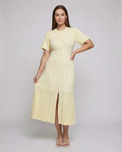 Damen nan knopfbesetztes Rippstrick-Midikleid mit figurbetonter Oberweite, ausgestelltem Plisseesaum und Pointelle-Details Shopnory