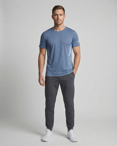 Herren nan Performance-Laufshirt mit seitlichen Mesh‑Einsätzen und reflektierenden Streifen