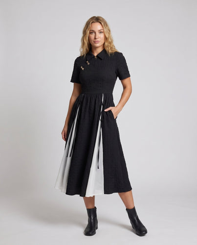 Damen Kleid mit stilvollem Hemdkragen und eleganten Kontrastdetails