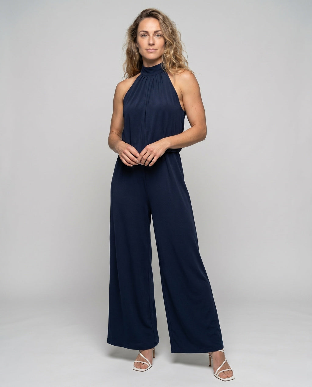 Damen Jumpsuit mit hohem Kragen und weitem Bein