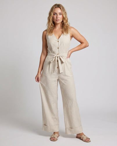 Damen Jumpsuit mit schmalen Trägern, tailliertem Schnitt und fließendem Bein