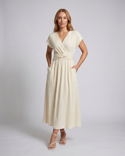 Damen Maxikleid mit fließendem Schnitt und elegantem Taillengürtel