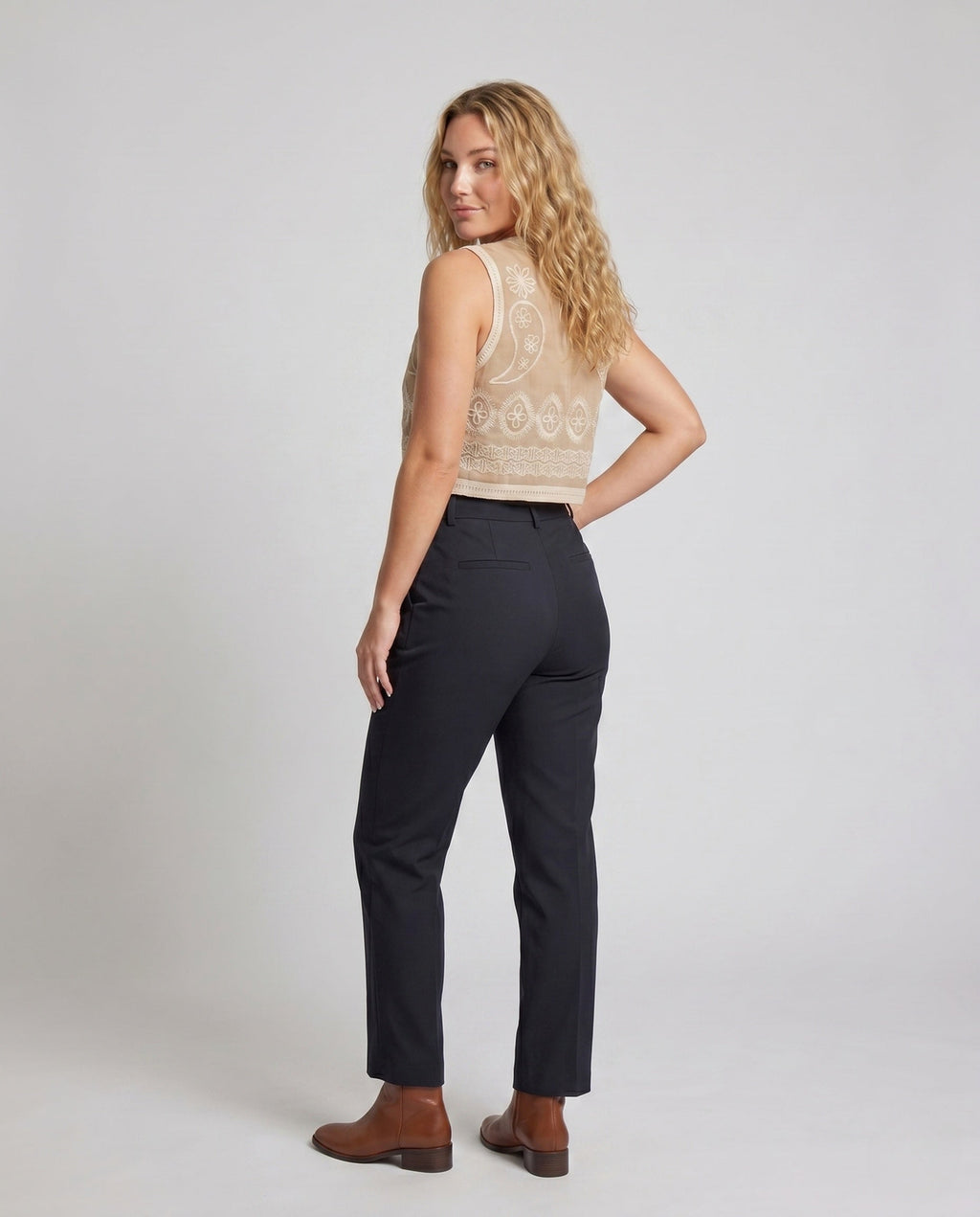Product 15645958701386 - back_view