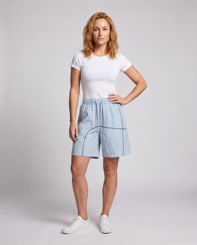 Damen Sportliche Shorts mit atmungsaktiven Einsätzen Shopnory