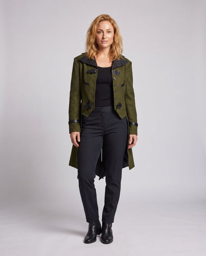 Damen historische Kostüm mit elegantem Frack und luxuriösen Accessoires Shop Nory