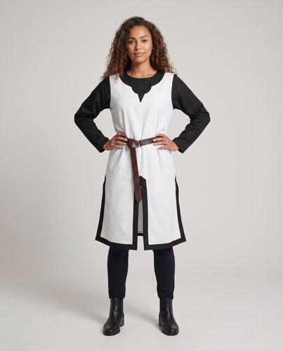 Damen historisches Mittelalterkleid mit verzierten Ärmeln und dekorativem Gürtel Shop Nory