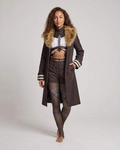 Damen Kostümset mit kunstvollem Umhang und femininen Details Shop Nory