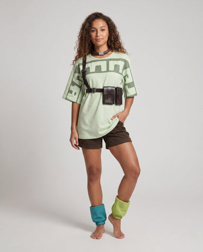 Damen Kostümset mit modischen Accessoires und lässigen Shorts Shop Nory