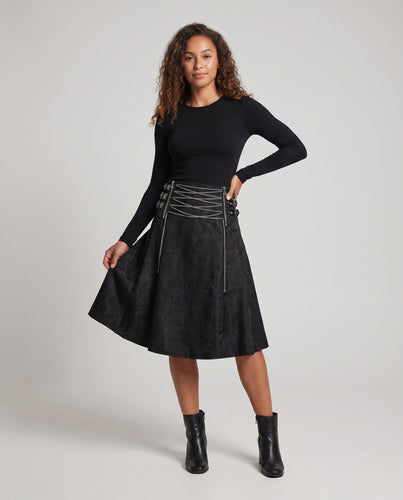 Damen modischer Rock mit dekorativen Riemen und Kettenakzenten Shop Nory