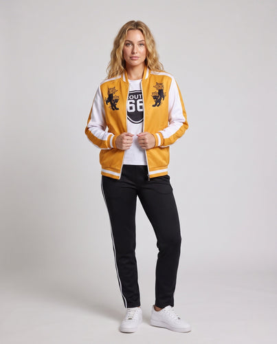 Damen sportliches Outfit mit stylischer Jacke und bequemen Jogginghosen Shop Nory