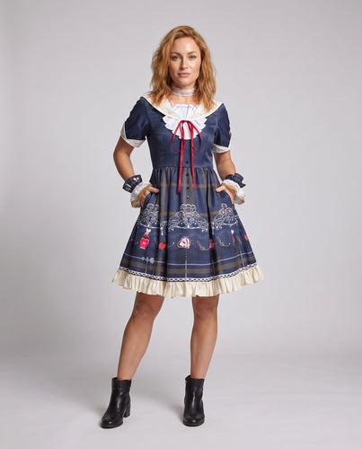 Damen verspieltes Gothic-Kleid mit eleganten Rüschendetails und kunstvollen Accessoires Shop Nory