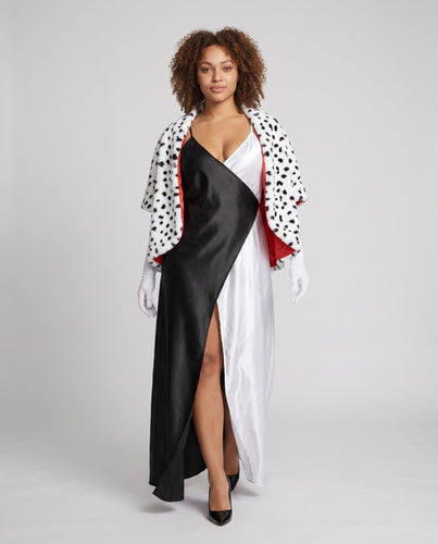 Damen glamouröses Kostüm mit einem eleganten Pelzüberwurf Shop Nory